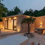 Beautiful Mia With Pool In Вилла Макарска