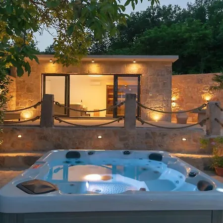 Beautiful Mia With Pool In فيلة