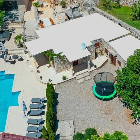 Beautiful Mia With Pool In * Макарска