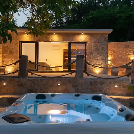 Beautiful Mia With Pool In Вилла Макарска