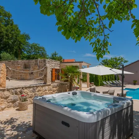Вилла Beautiful Mia With Pool In
